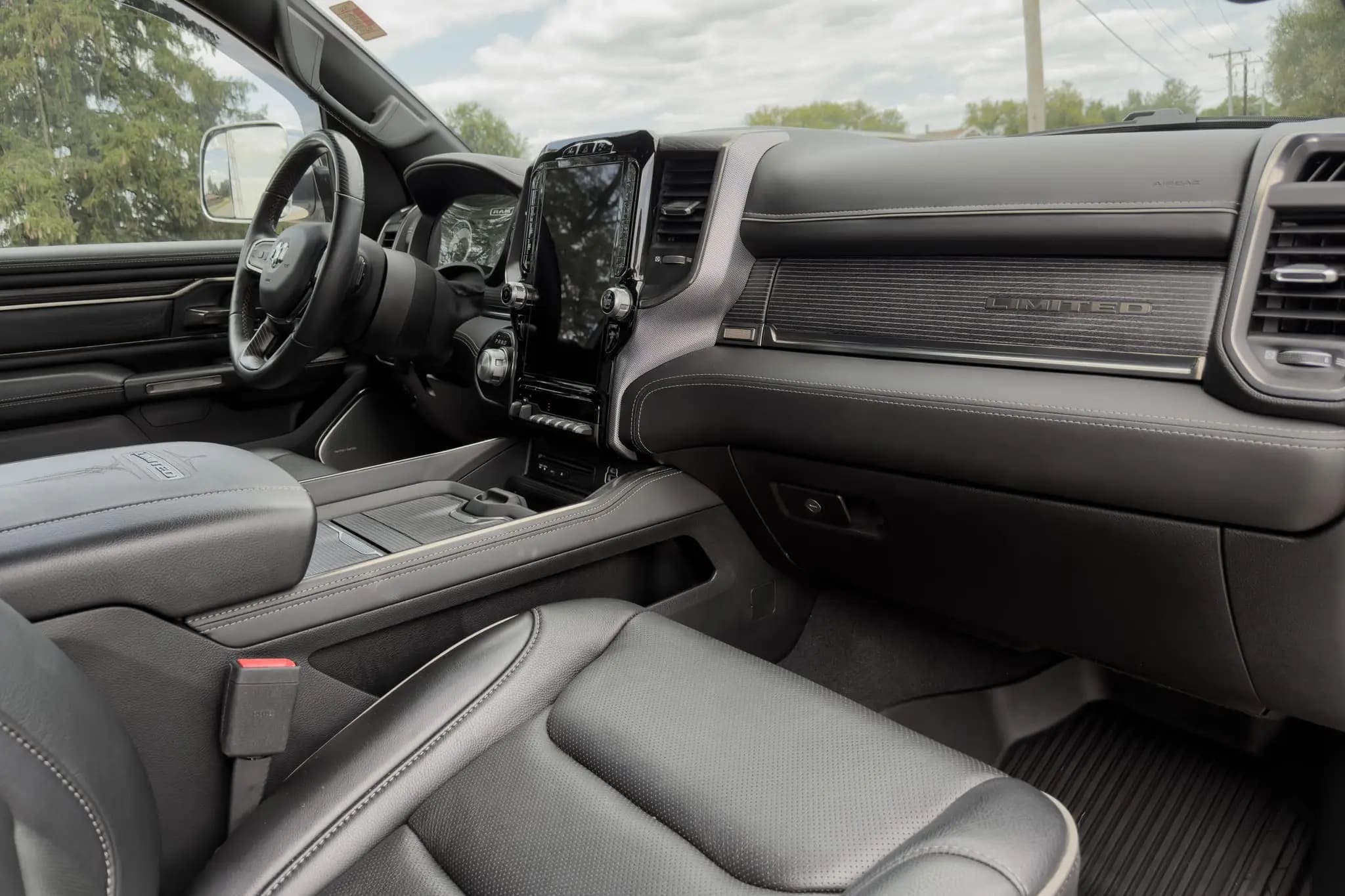 2019 Ram 1500 Limited Crew Cab HEMI 4x4 — Only 10,000 Miles!, view